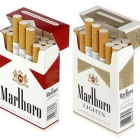 Obrázek dvou krabiček s cigaretami Marlboro